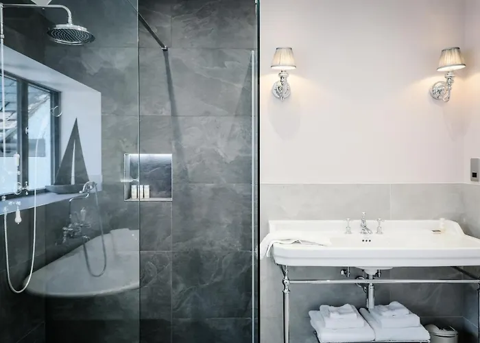 Cherry Trees * ويندرمير